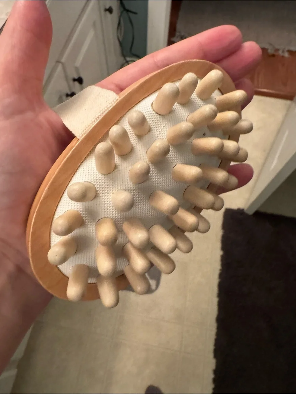 MONAT Beige Exfoliating Bath Mitt
